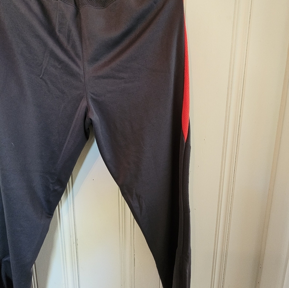Used Medium Men's Gray & Red Puma Sweatpants - Picture 10 of 11